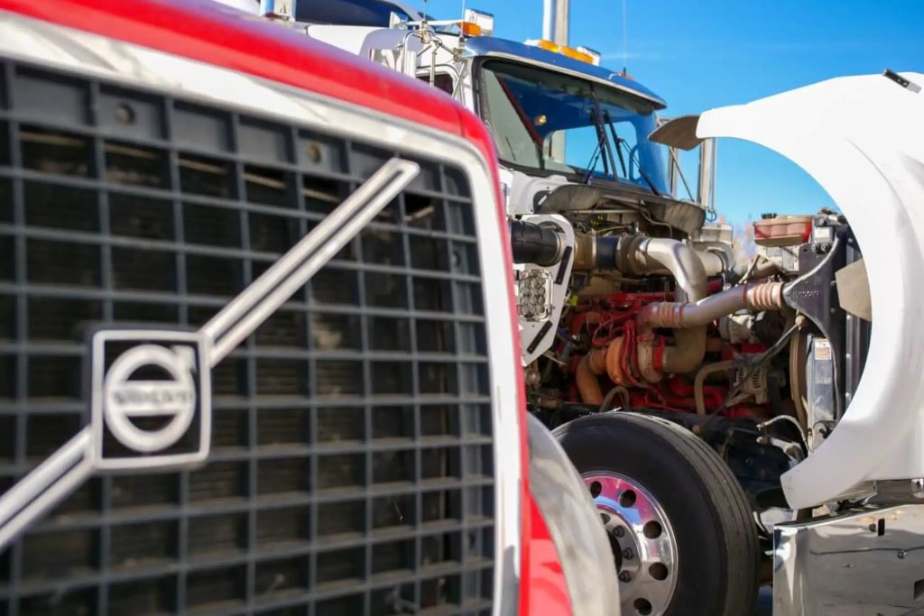 5 Warning Signs Your Heavy-Duty Truck Needs Transmission Repair Immediately