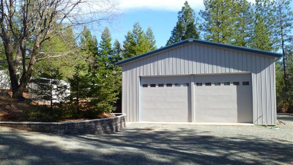 The Durability and Advantages of Steel in 40′ Wide Garage Building